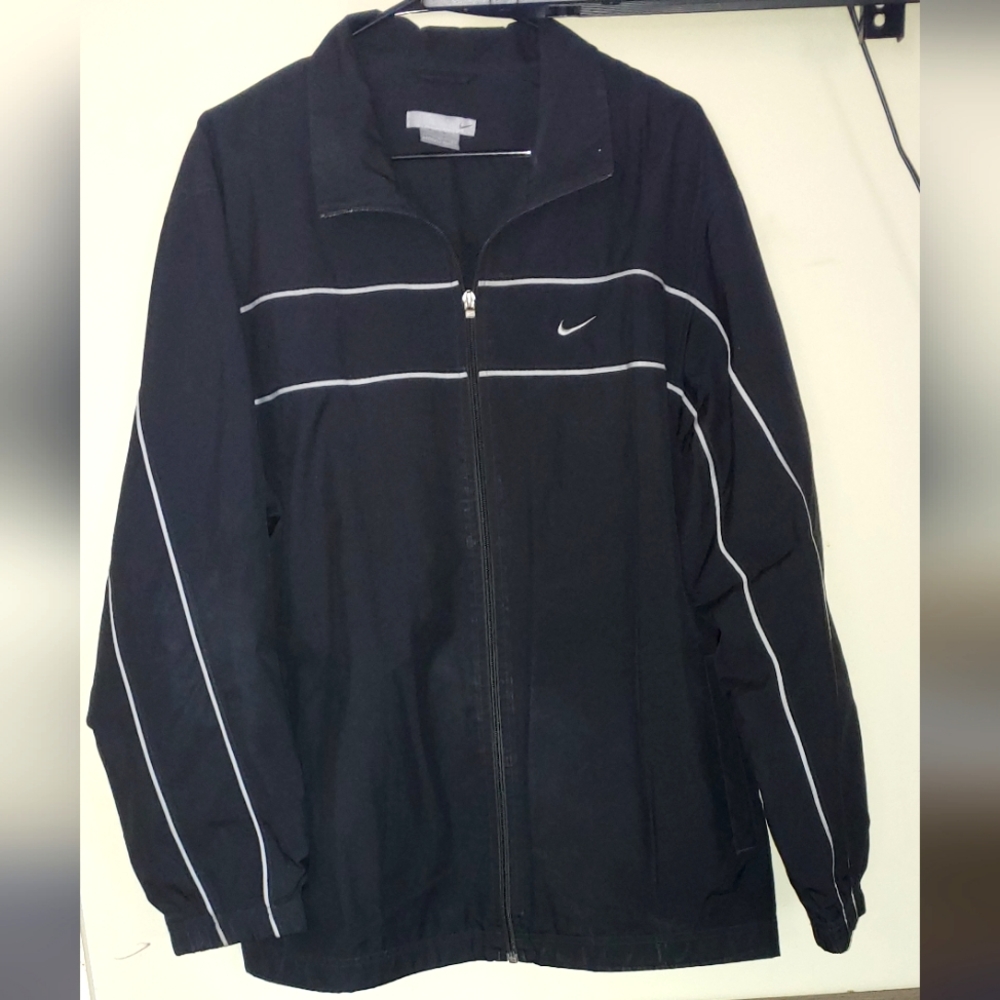 EUC NIKE Windbreaker